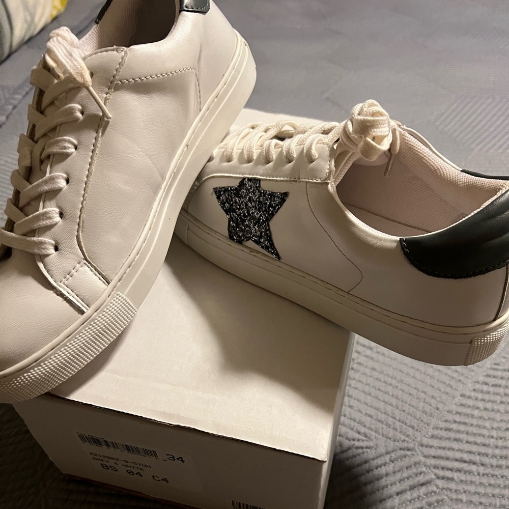 Venus glitter star sneakers, size 9.